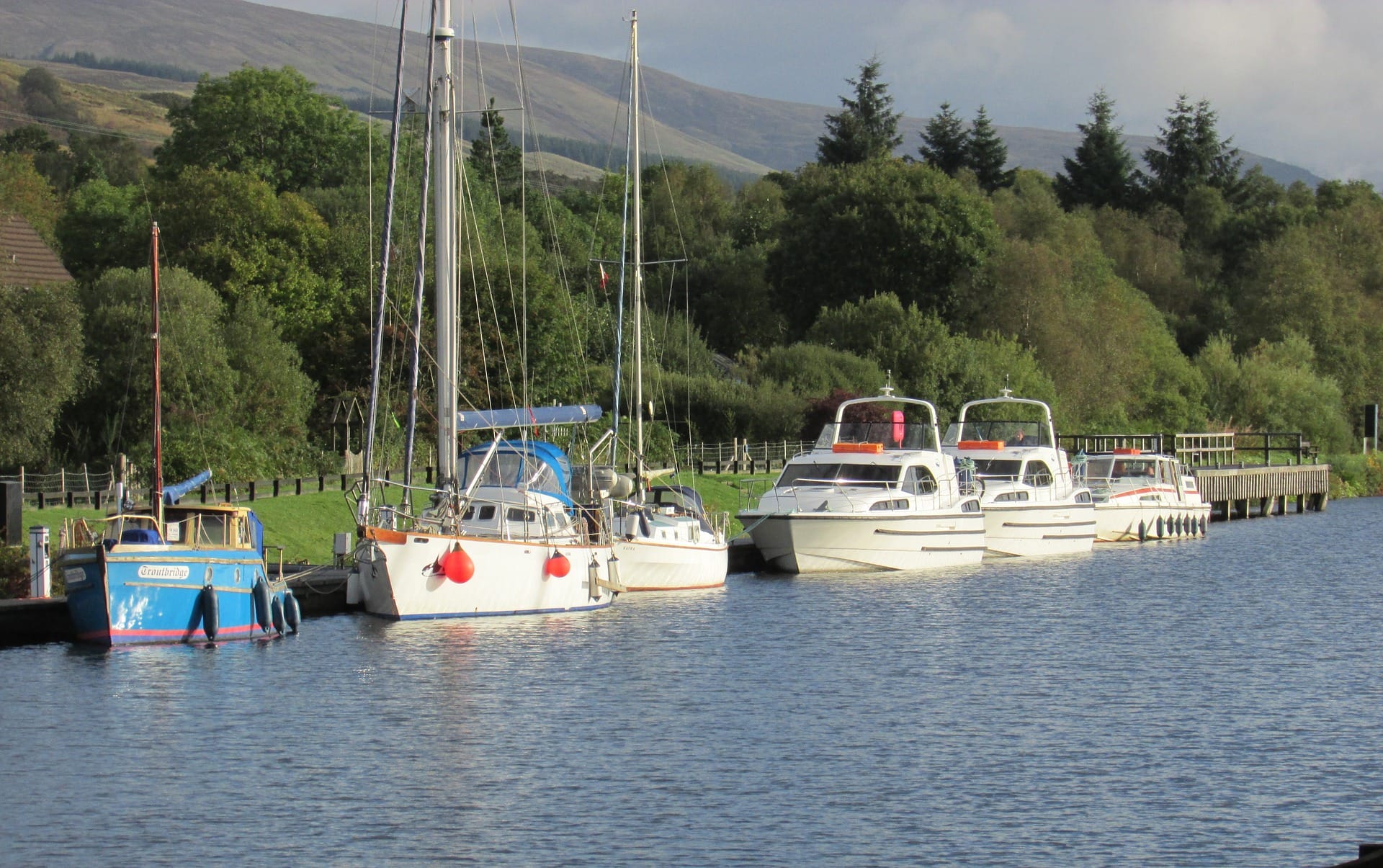 caledonian-canal-boote