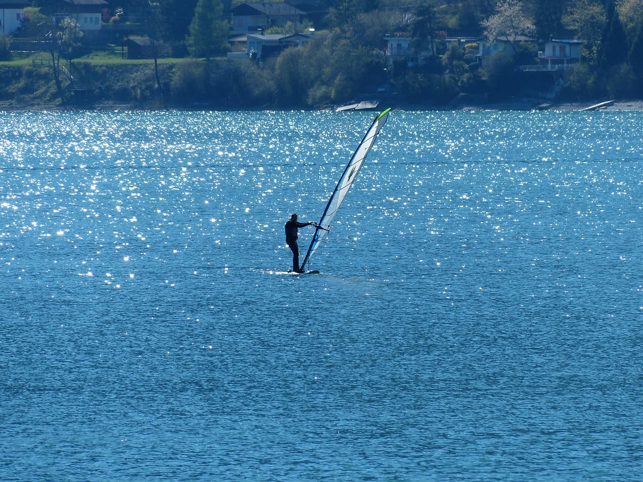 Surfer auf dem Lago di Ledro