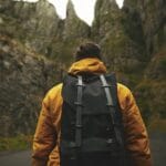 Wanderung: Mann mit Rucksack
